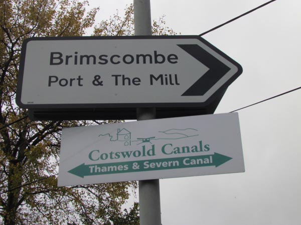 Two signs on a signpost at the entrance to the port.